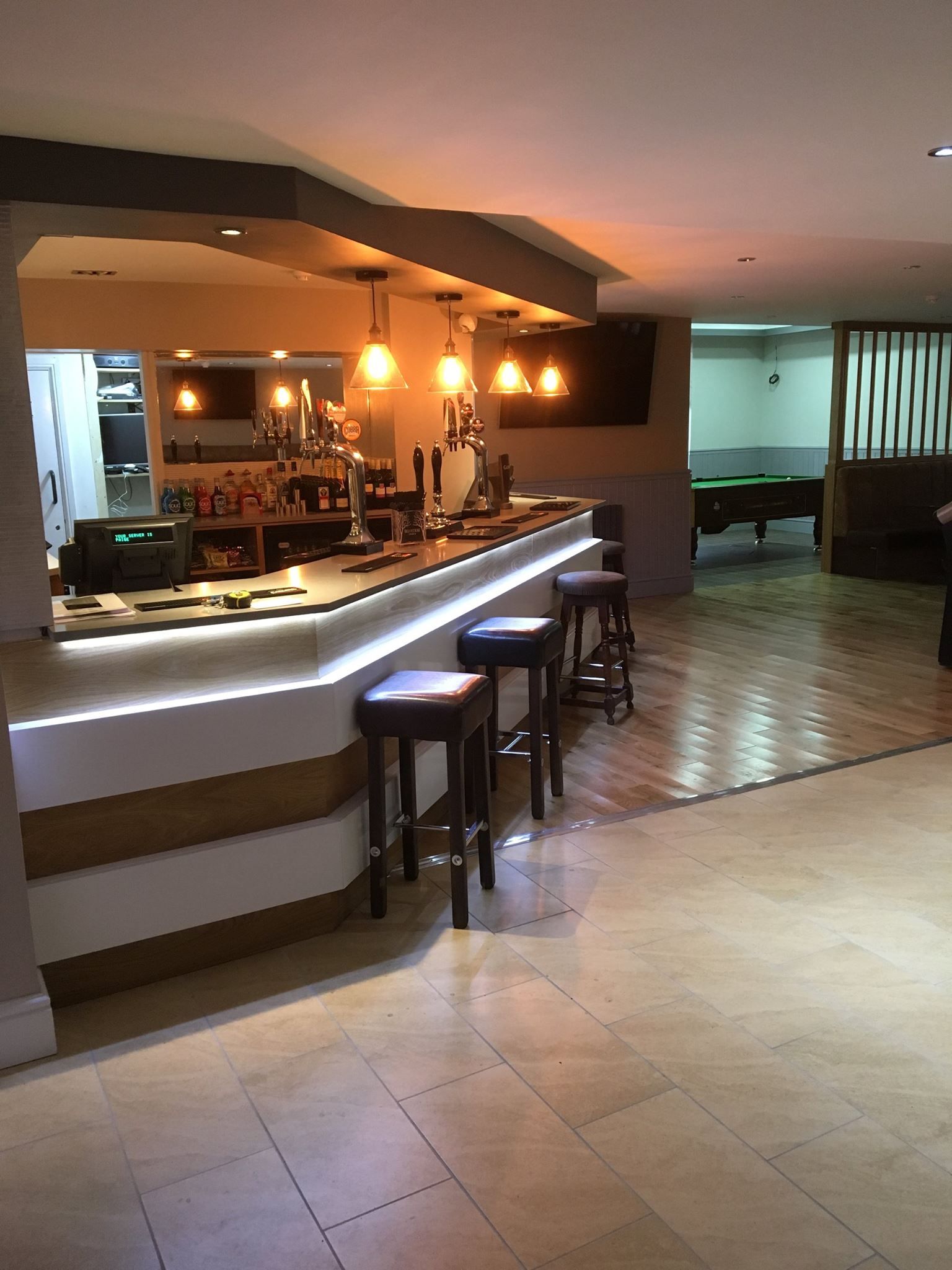 Gallery Hop & Vine Bar and Grill